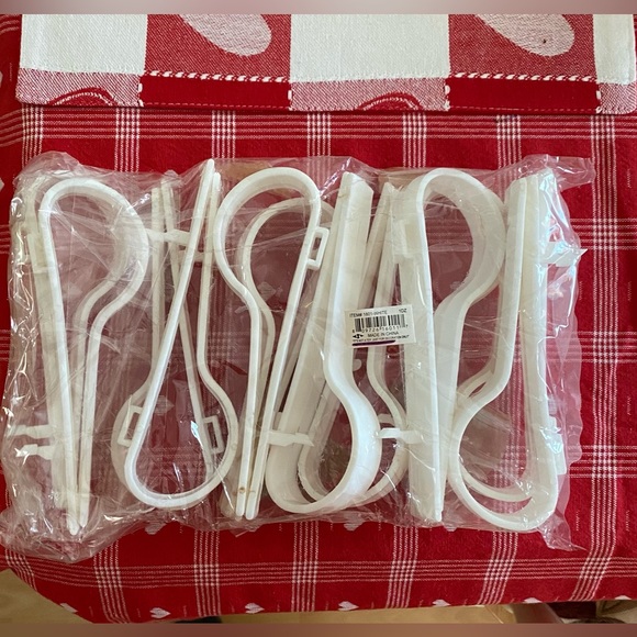 Set of 24 Large Beautiful Handmade Pew Bows includes Clips to hang them. - Picture 2 of 2